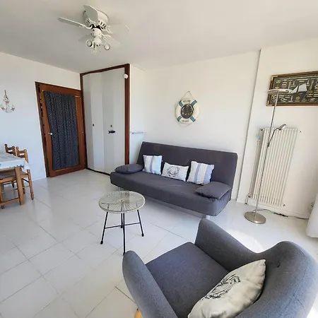 Apartment Avec Balcon Face Mer, Parking Et Proche Centre, Aux Sables-d'olonne - Fr-1-92-774