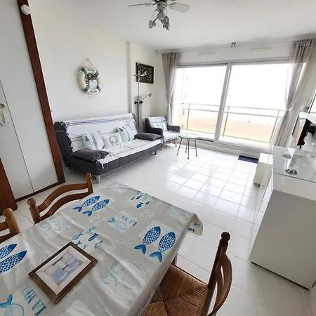 Apartment Avec Balcon Face Mer, Parking Et Proche Centre, Aux Sables-d'olonne - Fr-1-92-774
